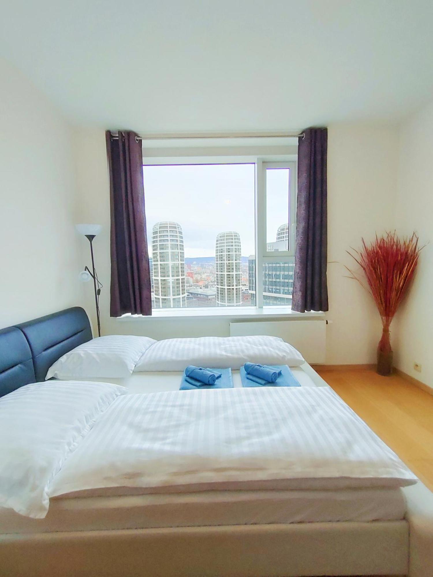 Sag Romantic 22 Floor Panorama City Free Parking Free Wifi Bratislava Esterno foto